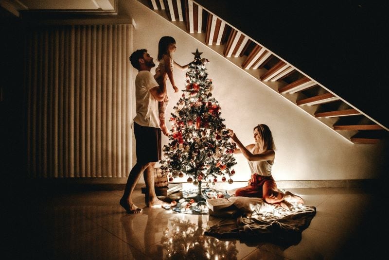 Romantic Christmas Decorations for a Christmas Date
