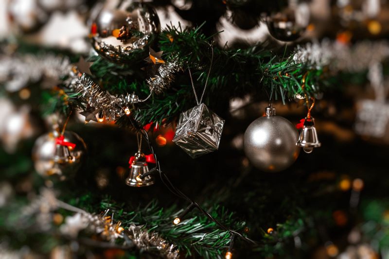 Expert guide for decorating Christmas trees