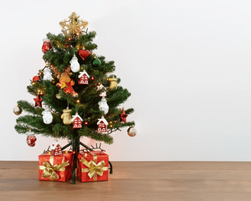 Simple DIY Crafts to compliment Flocked Christmas Trees