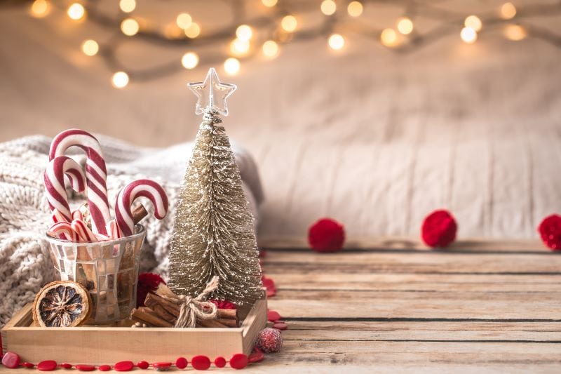 Creating a Festive Atmosphere: How to Choose the Perfect Christmas Ornaments for Your Christmas Tree